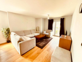 2 bed Luxury flat nxt to station